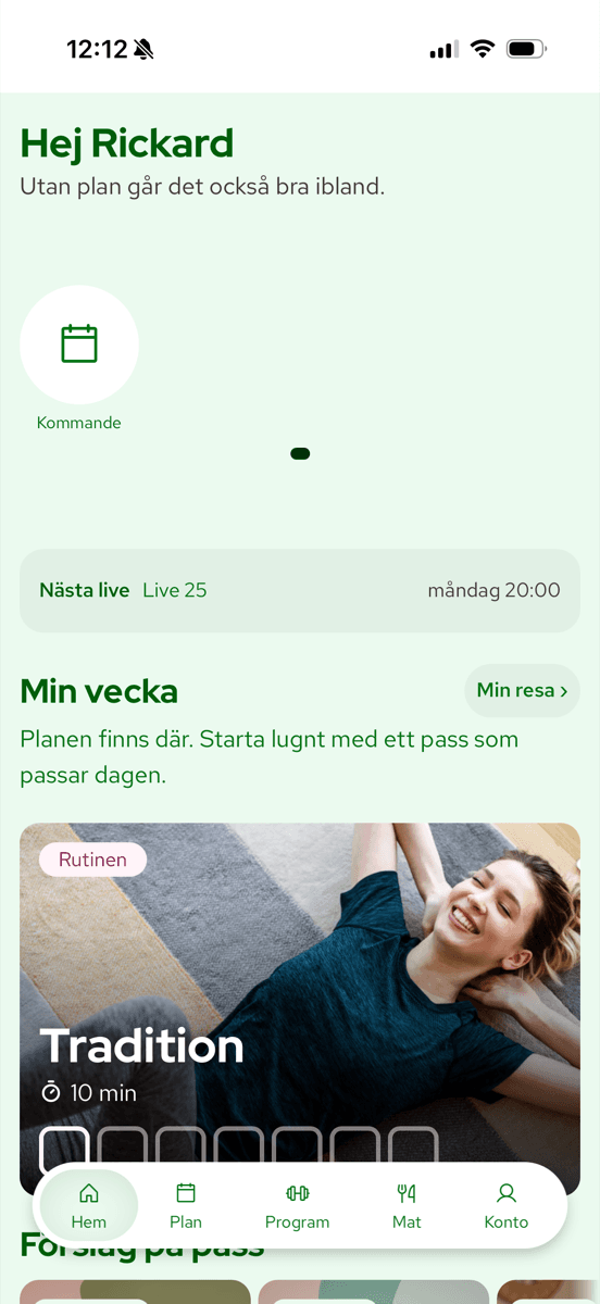 Hemvyn i appen med veckans plan och nästa live-sändning